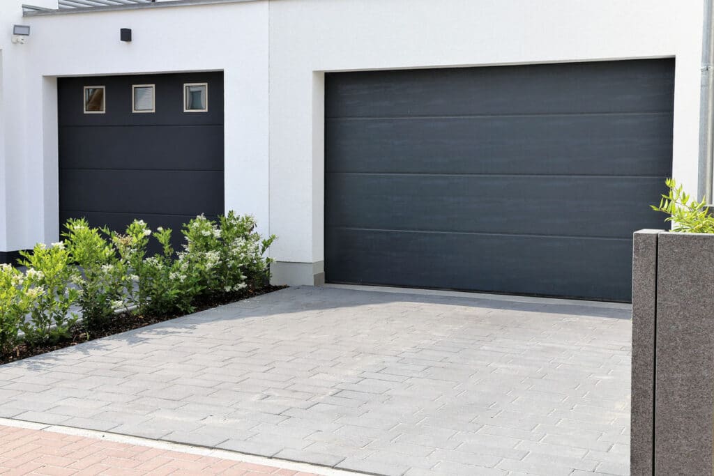 Portes de garage haut de gamme bordeaux
